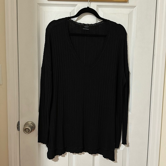 Urban Outfitters Stretchy Oversized Black V-Neck Top - Picture 1 of 2